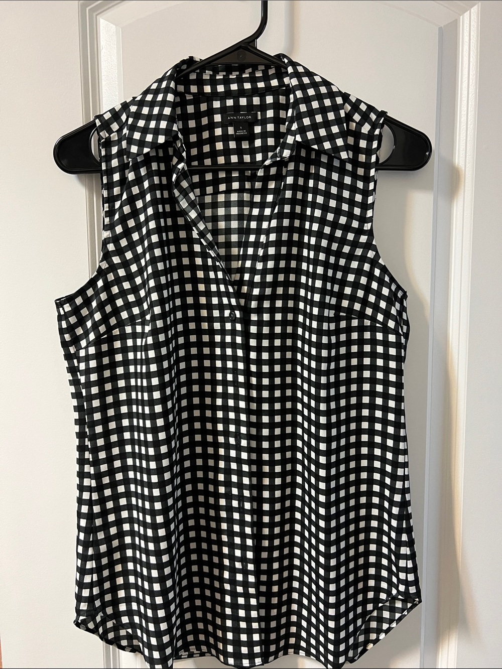 Ann Taylor Black & White Gingham Sleeveless Collared Top